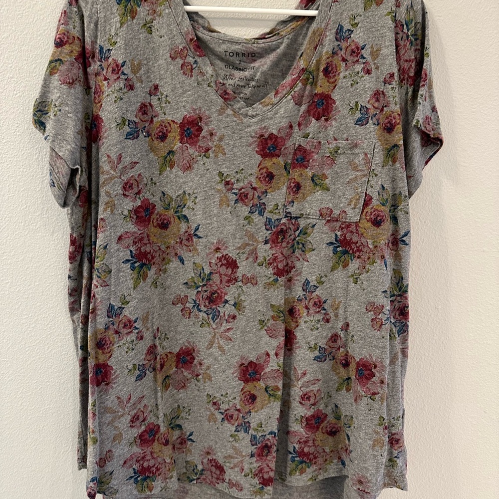 Torrid Gray Floral Short Sleeve Tee